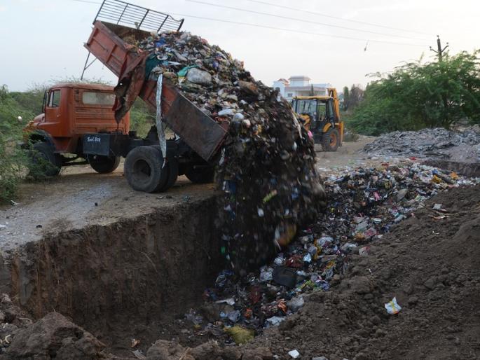 'garbagej' also fined 5 lakhs! Municipal action; Cover vehicles, follow cargo quantity rules | ‘डेब्रिज’लाही 5 लाखांचा दंड! पालिकेची कारवाई; वाहने झाका, मालाच्या प्रमाणाचे नियम पाळा  'garbagej' also fined 5 lakhs! Municipal action; Cover vehicles, follow cargo quantity rules | ‘डेब्रिज’लाही 5 लाखांचा दंड! पालिकेची कारवाई; वाहने झाका, मालाच्या प्रमाणाचे नियम पाळा
