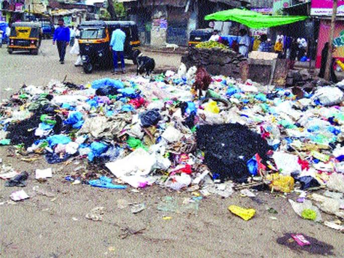 Badminton empire in Bhiwandi at An Ganesh Festival | ऐन गणेशोत्सवात भिवंडीमध्ये दुर्गंधीचे साम्राज्य