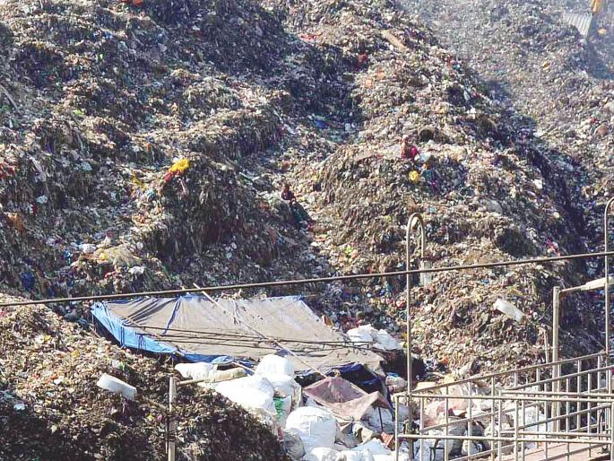 On a project paper, then why is the garbage dump on the citizens? | प्रकल्प कागदावर, मग घनकचऱ्याचा भुर्दंड नागरिकांच्या माथी का? On a project paper, then why is the garbage dump on the citizens? | प्रकल्प कागदावर, मग घनकचऱ्याचा भुर्दंड नागरिकांच्या माथी का?