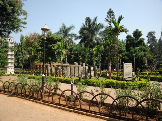 Pune Municipal Corporation opens 31 parks in the city; prohibits children below 10 years and citizens above 65 years | पुणे महापालिकेने खुली केली शहरातील ३१ उद्याने;पण 'यांना' प्रवेश असणार मनाई Pune Municipal Corporation opens 31 parks in the city; prohibits children below 10 years and citizens above 65 years | पुणे महापालिकेने खुली केली शहरातील ३१ उद्याने;पण 'यांना' प्रवेश असणार मनाई