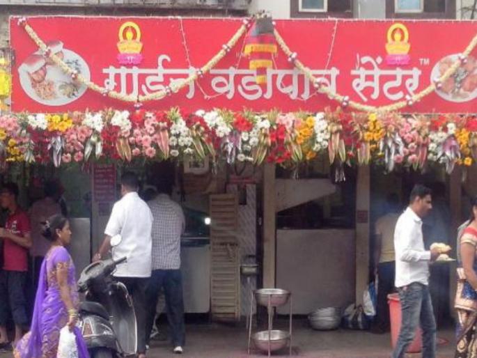 FDA action against Garden Vada Pav center due to use of spoile potatoes | किडक्या बटाट्यांच्या वापरामुळे प्रसिद्ध गार्डन वडापाव सेंटरवर एफडीएची कारवाई  FDA action against Garden Vada Pav center due to use of spoile potatoes | किडक्या बटाट्यांच्या वापरामुळे प्रसिद्ध गार्डन वडापाव सेंटरवर एफडीएची कारवाई