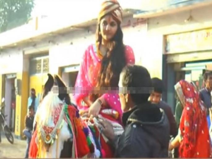 The woman's MP installed the girl on horseback, appealed not to distinguish between son, son-in-law | महिला खासदाराने मुलीला घोड्यावर बसवून काढली वरात, मुलगा-मुलगीत फरक न करण्याचं आवाहन The woman's MP installed the girl on horseback, appealed not to distinguish between son, son-in-law | महिला खासदाराने मुलीला घोड्यावर बसवून काढली वरात, मुलगा-मुलगीत फरक न करण्याचं आवाहन