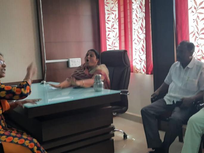 Group Development Officer | गटविकास अधिकारी उर्मटपणे उत्तर देत असल्याने कार्यकर्ते व पदाधिकारी संतप्त Group Development Officer | गटविकास अधिकारी उर्मटपणे उत्तर देत असल्याने कार्यकर्ते व पदाधिकारी संतप्त