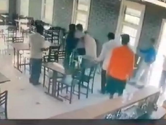 A policeman's drunken commotion in a hotel; Beating the owner in gargoti kolhapur District | Kolhapur: पोलिसाचा हॉटेलमध्ये दारू पिऊन धिंगाणा; मालकास मारहाण, घटना सीसीटीव्ही कॅमेऱ्यात कैद A policeman's drunken commotion in a hotel; Beating the owner in gargoti kolhapur District | Kolhapur: पोलिसाचा हॉटेलमध्ये दारू पिऊन धिंगाणा; मालकास मारहाण, घटना सीसीटीव्ही कॅमेऱ्यात कैद