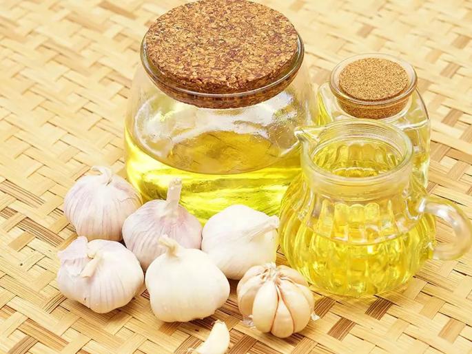 Beauty Tips Garlic oil benefit for hair | केसांचं सौंदर्य वाढवायचंय?; 'लसणाचं तेल' करेल मदत Beauty Tips Garlic oil benefit for hair | केसांचं सौंदर्य वाढवायचंय?; 'लसणाचं तेल' करेल मदत
