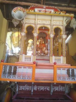 The Garuda Rath on the way to Nashik; Neglect of trustees | नाशिकला गरुड रथ रस्त्यावरच; विश्वस्तांचे दुर्लक्ष The Garuda Rath on the way to Nashik; Neglect of trustees | नाशिकला गरुड रथ रस्त्यावरच; विश्वस्तांचे दुर्लक्ष