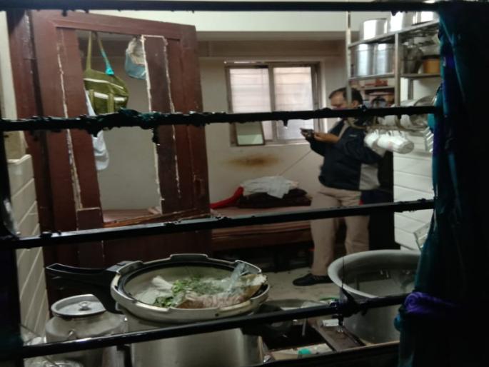 The eldest couple was burnt by the gas blast ; Incident in Kasba Peth pune | गॅसचा भडका होऊन ज्येष्ठ दाम्पत्य भाजले; कसबा पेठेतील घटना