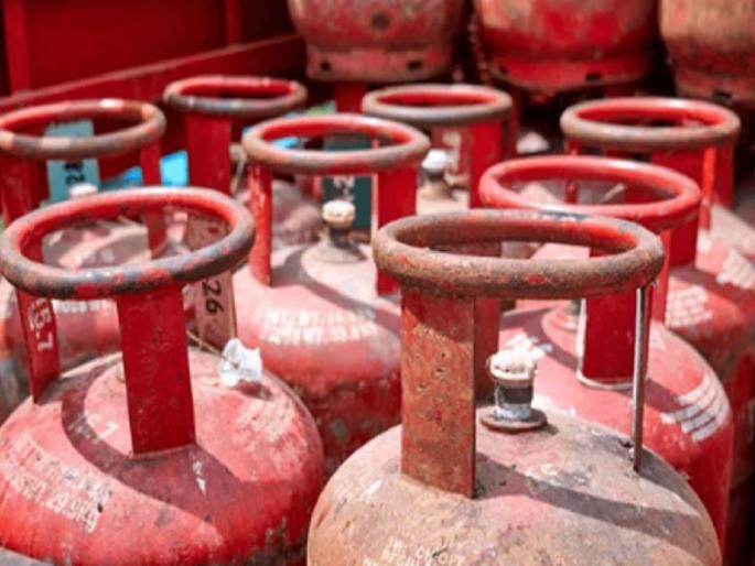 Police safety at risk; 26 seized gas cylinders lying in Thane for 3 years | पोलिसांची सुरक्षाच धोक्यात; ठाण्यात ३ वर्षांपासून पडून हाेते जप्तीतले २६ गॅस सिलिंडर Police safety at risk; 26 seized gas cylinders lying in Thane for 3 years | पोलिसांची सुरक्षाच धोक्यात; ठाण्यात ३ वर्षांपासून पडून हाेते जप्तीतले २६ गॅस सिलिंडर