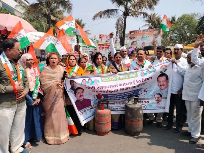 Congress protests in Satara against gas price hike | 'मोदी हटाव.. संसार बचाव', गॅस दरवाढविरोधात साताऱ्यात काँग्रेसची निदर्शने Congress protests in Satara against gas price hike | 'मोदी हटाव.. संसार बचाव', गॅस दरवाढविरोधात साताऱ्यात काँग्रेसची निदर्शने