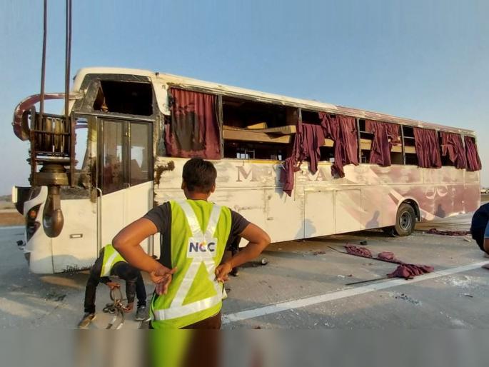 Another accident on Samriddhi Highway; Travels overturned, 15 seriously injured | समृद्धी महामार्गावर पुन्हा अपघात; ट्रॅव्हल्स उलटली, १५ जण गंभीर जखमी Another accident on Samriddhi Highway; Travels overturned, 15 seriously injured | समृद्धी महामार्गावर पुन्हा अपघात; ट्रॅव्हल्स उलटली, १५ जण गंभीर जखमी