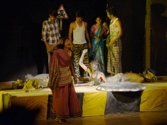 'Gutter' presented the fact of cleaner | ‘गटार’ने मांडले स्वच्छतादूतांचे दाहक वास्तव 'Gutter' presented the fact of cleaner | ‘गटार’ने मांडले स्वच्छतादूतांचे दाहक वास्तव