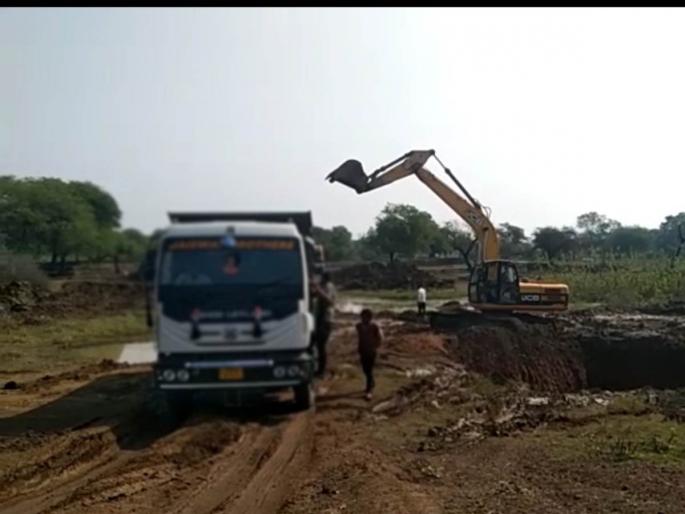 State wealth from minor mineral extraction; 7,295 crore will be added to the treasury | गौण खनिज उत्खननातून राज्य होणार मालामाल; तिजोरीत ७,२९५ कोटींची भर पडणार State wealth from minor mineral extraction; 7,295 crore will be added to the treasury | गौण खनिज उत्खननातून राज्य होणार मालामाल; तिजोरीत ७,२९५ कोटींची भर पडणार