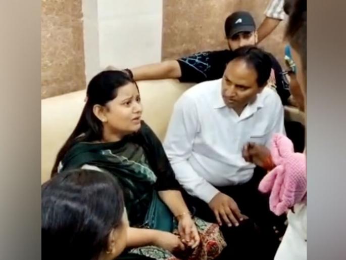 he is the father of my unborn child groom girlfriend secret bride marriage got broken | "हा माझ्या होणाऱ्या मुलाचा बाप..."; साखरपुड्यात गर्लफ्रेंडची एन्ट्री, उघड केली नवरदेवाची गुपितं he is the father of my unborn child groom girlfriend secret bride marriage got broken | "हा माझ्या होणाऱ्या मुलाचा बाप..."; साखरपुड्यात गर्लफ्रेंडची एन्ट्री, उघड केली नवरदेवाची गुपितं