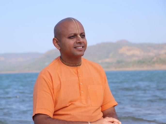 Why did Gaur Gopal Das chosen spirituality instead of high paying job? Find out! | मोठ्या पगाराची नोकरी सोडून गौर गोपाल दासांनी का धरली अध्यात्माची वाट? जाणून घ्या! Why did Gaur Gopal Das chosen spirituality instead of high paying job? Find out! | मोठ्या पगाराची नोकरी सोडून गौर गोपाल दासांनी का धरली अध्यात्माची वाट? जाणून घ्या!