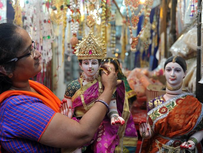 Gauri can be brought any time today | आधी वंदू तुज मोरया - आजच 'ज्येष्ठा गौरी आवाहन ' आहे, दिवसभरात केव्हाही गौरी आणाव्यात Gauri can be brought any time today | आधी वंदू तुज मोरया - आजच 'ज्येष्ठा गौरी आवाहन ' आहे, दिवसभरात केव्हाही गौरी आणाव्यात