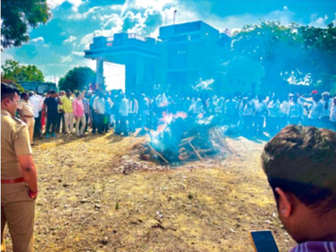 Dr. Gauri Palve Anant Garje Case: Gauri's body was cremated at the doorstep of her husband Anant Garje. | पती अनंत गर्जेच्या दारातच गौरीच्या मृतदेहावर अंत्यसंस्कार