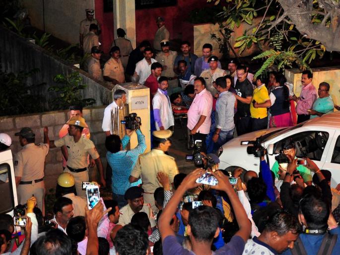 In connection with the murder of Gauri Lankesh, the police took custody of the suspect, started the inquiry | गौरी लंकेश हत्या प्रकरणी संशयिताला पोलिसांनी घेतलं ताब्यात, चौकशी सुरु In connection with the murder of Gauri Lankesh, the police took custody of the suspect, started the inquiry | गौरी लंकेश हत्या प्रकरणी संशयिताला पोलिसांनी घेतलं ताब्यात, चौकशी सुरु