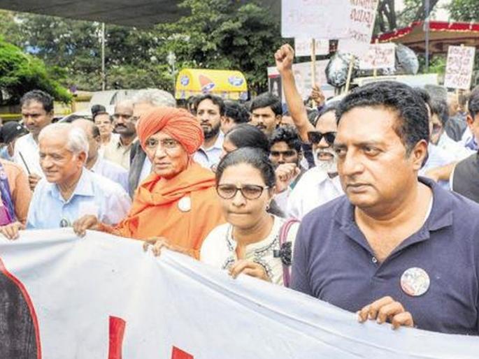 Lankesh's first memorial day, many renowned personalities, including Agnivesh and Prakash Raj in Morcha | लंकेश यांच्या प्रथम स्मृतिदिनी मोर्चात अग्निवेश व प्रकाश राजसह अनेक मान्यवर  Lankesh's first memorial day, many renowned personalities, including Agnivesh and Prakash Raj in Morcha | लंकेश यांच्या प्रथम स्मृतिदिनी मोर्चात अग्निवेश व प्रकाश राजसह अनेक मान्यवर