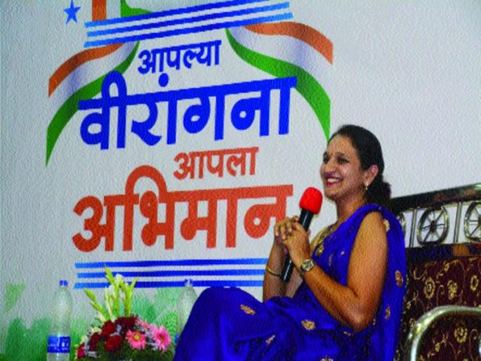 Magnificent Sadi Fikki in front of Army Uniform - Gauri Mahadik | आर्मी युनिफॉर्मसमोर महागडी साडी फिकी - गौरी महाडिक Magnificent Sadi Fikki in front of Army Uniform - Gauri Mahadik | आर्मी युनिफॉर्मसमोर महागडी साडी फिकी - गौरी महाडिक