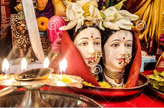 Gauri is wearing armbands, belts, Mohanmal anthushi this year! | गौरींना यंदा बाजूबंद, कंबरपट्टा, मोहनमाळ अन् ठुशींचा साज !