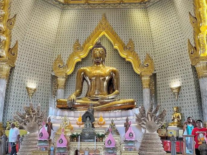 Thailand Golden Buddha Story: Lord Buddha shines from 5500 kg of gold; A mistake reveals a 'secret' hidden for decades? | तब्बल ५५०० किलो सोन्यातून उजळले भगवान बुद्ध; एका चुकीने उलगडलं कित्येक दशक दडलेले 'रहस्य'? Thailand Golden Buddha Story: Lord Buddha shines from 5500 kg of gold; A mistake reveals a 'secret' hidden for decades? | तब्बल ५५०० किलो सोन्यातून उजळले भगवान बुद्ध; एका चुकीने उलगडलं कित्येक दशक दडलेले 'रहस्य'?