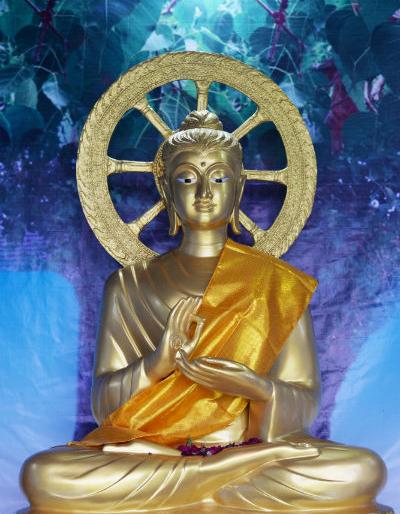 Buddha statue for Solapur, sent by Thailand for peace | शांततेसाठी थायलंडने धाडली सोलापूरसाठी बुद्धमूर्ती Buddha statue for Solapur, sent by Thailand for peace | शांततेसाठी थायलंडने धाडली सोलापूरसाठी बुद्धमूर्ती