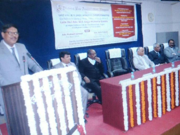 Give a lawyer profession join with philanthropic | वकिली व्यवसायाला सेवाभावी वृत्तीची जोड द्या Give a lawyer profession join with philanthropic | वकिली व्यवसायाला सेवाभावी वृत्तीची जोड द्या