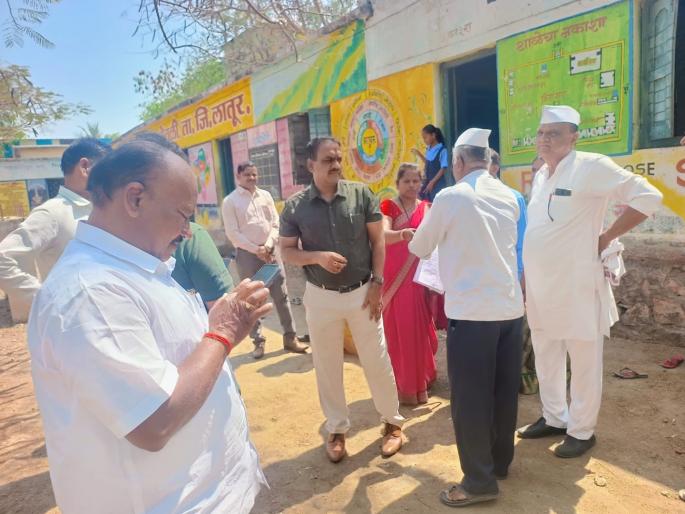 Sir, when will the school get a new building? Obstacles raised by the villagers in the gram darbar | साहेब, शाळेस नवीन इमारत कधी होणार? ग्राम दरबारात गावकऱ्यांनी मांडल्या अडीअडचणी Sir, when will the school get a new building? Obstacles raised by the villagers in the gram darbar | साहेब, शाळेस नवीन इमारत कधी होणार? ग्राम दरबारात गावकऱ्यांनी मांडल्या अडीअडचणी