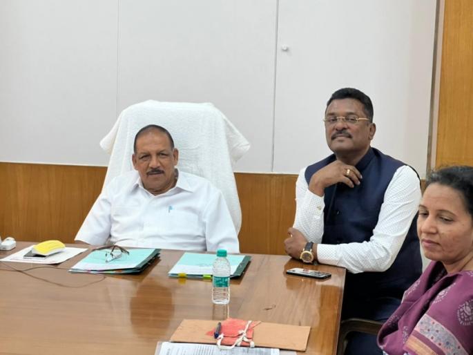 Positive stand by the Forest Department in the ministerial meeting to solve the problems in the tribal areas | आदिवासी पाड्यांमधील समस्या दूर करण्यासाठी मंत्र्यांच्या बैठकीत वन विभागाकडून सकारात्मक भूमिका Positive stand by the Forest Department in the ministerial meeting to solve the problems in the tribal areas | आदिवासी पाड्यांमधील समस्या दूर करण्यासाठी मंत्र्यांच्या बैठकीत वन विभागाकडून सकारात्मक भूमिका