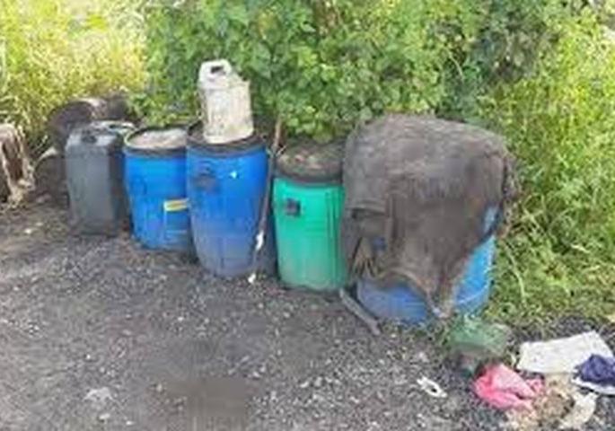 Special squad raids at liquor bases in Naigaon | नायगावातील दारू अड्ड्यांवर विशेष पथकाची छापेमारी Special squad raids at liquor bases in Naigaon | नायगावातील दारू अड्ड्यांवर विशेष पथकाची छापेमारी