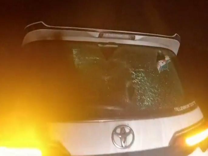 Stones pelted on NCP state general secretary Bhavna Ghanekars car in Uran | उरणमध्ये राष्ट्रवादीच्या राज्य प्रदेश सरचिटणीस भावना घाणेकर यांच्या गाडीवर दगडफेक Stones pelted on NCP state general secretary Bhavna Ghanekars car in Uran | उरणमध्ये राष्ट्रवादीच्या राज्य प्रदेश सरचिटणीस भावना घाणेकर यांच्या गाडीवर दगडफेक