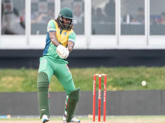 Universal boss storm surge; Fireworks of 12 sixes and 7 fours | 'युनिव्हर्सल बॉस'ची वादळी खेळी; 12 षटकार व 7 चौकारांची आतषबाजी