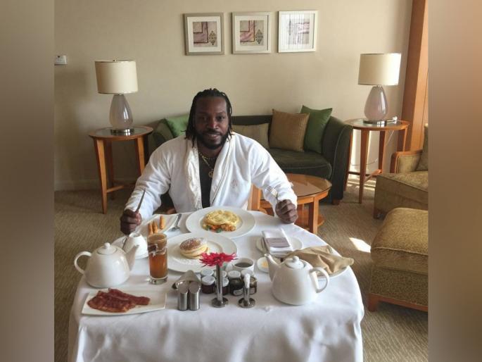 India vs Pakistan, World Cup 2019: Chris Gayle's get new dress for India-Pakistan match | India Vs Pakistan, World Cup 2019 : भारत-पाकिस्तान सामन्यासाठी ख्रिस गेलचा भन्नाट सुट