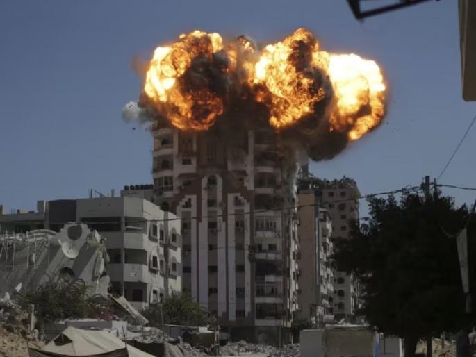 Israeli bombing in Gaza; Largest hospital destroyed, WHO chief expresses anger! | गाझामध्ये इस्रारायलचा बॉम्बहल्ला; सर्वात मोठे रुग्णालय उद्ध्वस्त, WHO प्रमुखांनी व्यक्त केला संताप!