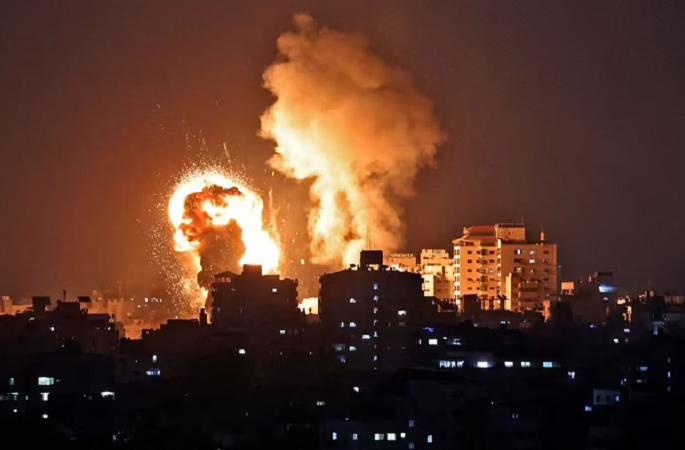 20 Palestinians including 9 children killed as Israel strikes Gaza amid days of spiralling violence | इस्रायलकडून गाझा पट्टीवर हवाई हल्ला, लहान मुलांसह २० पॅलेस्टिनी नागरिकांचा मृत्यू 20 Palestinians including 9 children killed as Israel strikes Gaza amid days of spiralling violence | इस्रायलकडून गाझा पट्टीवर हवाई हल्ला, लहान मुलांसह २० पॅलेस्टिनी नागरिकांचा मृत्यू