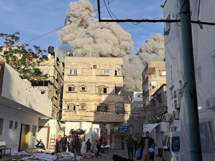 Israeli strikes destroy Gaza's largest hospital; WHO issues alarm for emergency department | इस्रायली हल्ल्यांमुळे गाझातील सर्वात मोठे रुग्णालय उद्ध्वस्त; डब्ल्यूएचओचा आपत्कालीन विभागासाठी अलार्म जारी Israeli strikes destroy Gaza's largest hospital; WHO issues alarm for emergency department | इस्रायली हल्ल्यांमुळे गाझातील सर्वात मोठे रुग्णालय उद्ध्वस्त; डब्ल्यूएचओचा आपत्कालीन विभागासाठी अलार्म जारी
