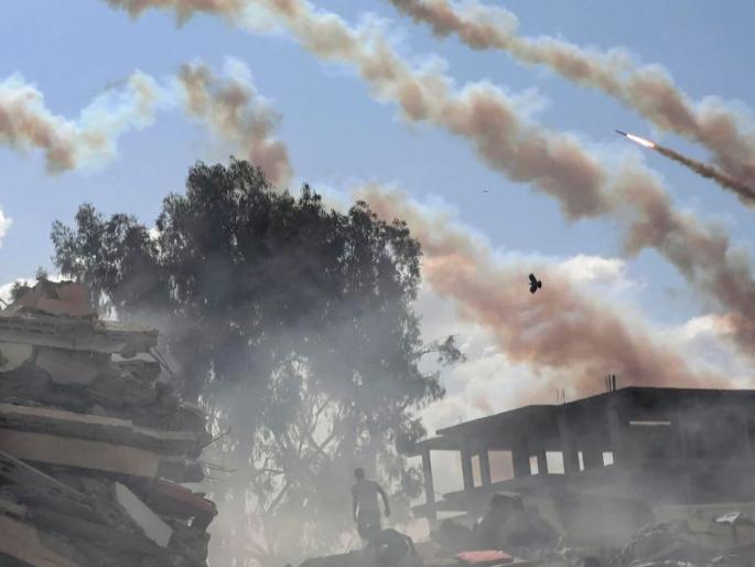 US shot down 3 missiles; First steps taken in defense of Israel; Airstrikes increased | अमेरिकेने पाडली ३ क्षेपणास्त्रे; इस्रायलच्या संरक्षणासाठी उचलले पहिले पाऊल; हवाई हल्ले वाढले US shot down 3 missiles; First steps taken in defense of Israel; Airstrikes increased | अमेरिकेने पाडली ३ क्षेपणास्त्रे; इस्रायलच्या संरक्षणासाठी उचलले पहिले पाऊल; हवाई हल्ले वाढले