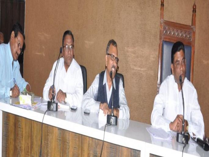 Opposition to crib coloring | घरकुल रंगकाम विषयाला विरोध Opposition to crib coloring | घरकुल रंगकाम विषयाला विरोध