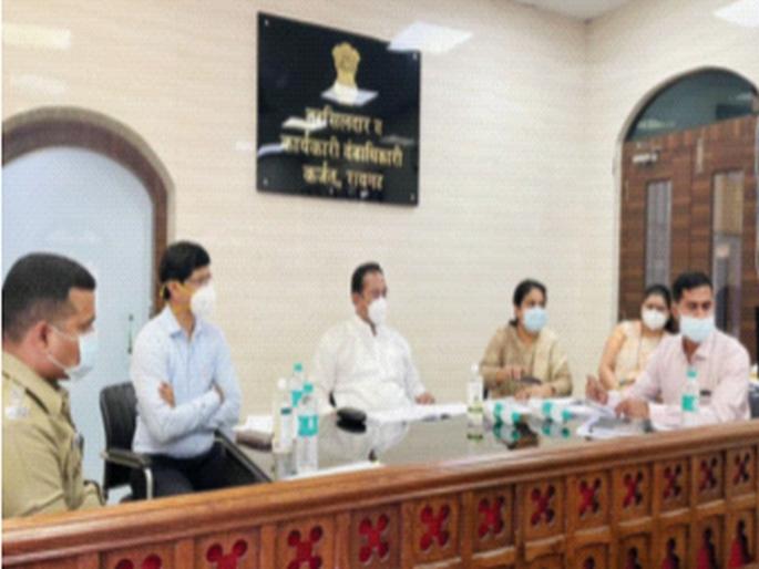Special attention needs to be paid to coronary heart disease | घरी उपचार घेणाऱ्या कोरोनाबाधितांवर विशेष लक्ष देणे गरजेचे Special attention needs to be paid to coronary heart disease | घरी उपचार घेणाऱ्या कोरोनाबाधितांवर विशेष लक्ष देणे गरजेचे