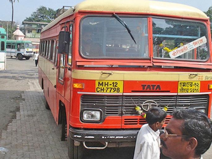 ST starts at full capacity; But, the passenger's back | एसटी पूर्ण क्षमतेने सुरू; पण, प्रवाशांची पाठ ST starts at full capacity; But, the passenger's back | एसटी पूर्ण क्षमतेने सुरू; पण, प्रवाशांची पाठ