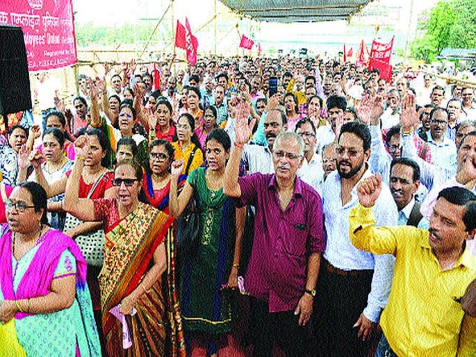 Disruption of banks' functioning hampers the termination of 4 lakh employees | ४ लाख कर्मचाऱ्यांच्या संपामुळे बँकांचे कामकाज विस्कळीत Disruption of banks' functioning hampers the termination of 4 lakh employees | ४ लाख कर्मचाऱ्यांच्या संपामुळे बँकांचे कामकाज विस्कळीत