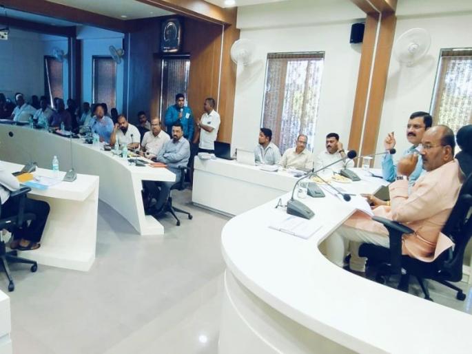 Don't listen even if MPs, MLAs call; Sanjay Patil's notice to municipal officials | खासदार, आमदारांचा फोन आला तरी ऐकू नका; संजय पाटील यांच्या अधिकाऱ्यांना सूचना Don't listen even if MPs, MLAs call; Sanjay Patil's notice to municipal officials | खासदार, आमदारांचा फोन आला तरी ऐकू नका; संजय पाटील यांच्या अधिकाऱ्यांना सूचना