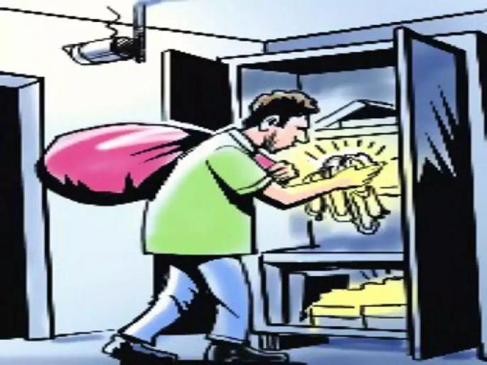Residents' homes targeted in broad daylight, 95.50 grams of gold ornaments and 18 thousand rupees cash were robbed from the closed house | ‘क्लिअर’ उजेडात घर फोडले; पंखे लावले, ९५ ग्रॅम सोने गायब Residents' homes targeted in broad daylight, 95.50 grams of gold ornaments and 18 thousand rupees cash were robbed from the closed house | ‘क्लिअर’ उजेडात घर फोडले; पंखे लावले, ९५ ग्रॅम सोने गायब