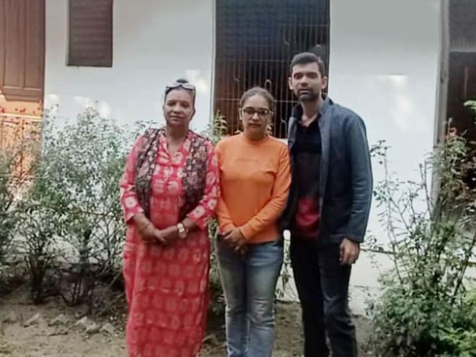 servant illegally occupying house landlord kicked out police lucknow uttar pradesh | बापरे! "आता मी मालक", नोकराने घरमालकाला स्वत:च्याच घरातून धक्के मारून काढलं बाहेर servant illegally occupying house landlord kicked out police lucknow uttar pradesh | बापरे! "आता मी मालक", नोकराने घरमालकाला स्वत:च्याच घरातून धक्के मारून काढलं बाहेर