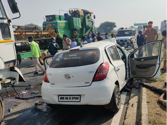 The loaded car collided with the tanker across the divider; Four killed in horrific accident | भरधाव कार दुभाजक ओलांडून टँकरवर आदळली; भीषण अपघातात वंचितचे ४ पदाधिकारी ठार