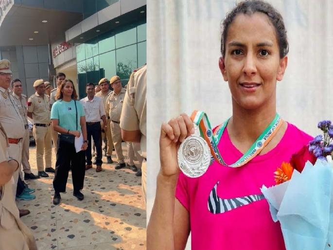 Wrestlers Protest: Wrestler Geeta Phogat detained by police; Action while going to Jantar-Mantar | Wrestlers Protest: कुस्तीपटू गीता फोगटला पोलिसांनी घेतले ताब्यात; जंतर-मंतरवर जाताना कारवाई Wrestlers Protest: Wrestler Geeta Phogat detained by police; Action while going to Jantar-Mantar | Wrestlers Protest: कुस्तीपटू गीता फोगटला पोलिसांनी घेतले ताब्यात; जंतर-मंतरवर जाताना कारवाई