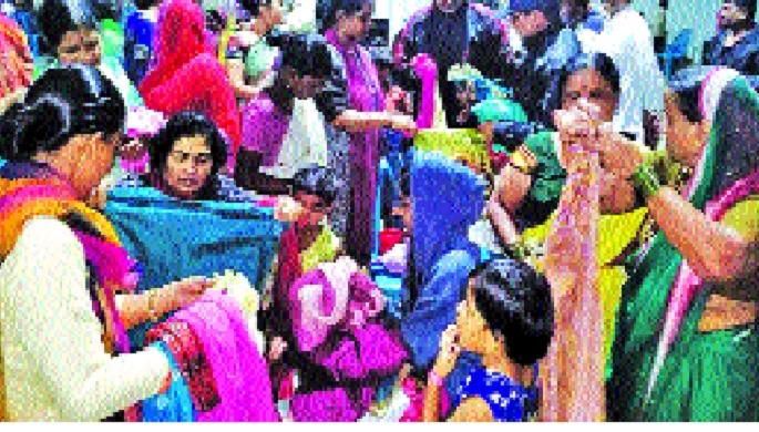 The work of the Sakshi Group, the Maratha Revolution in the floodplain, is remarkable | पूरपट्ट्यात साक्षी ग्रुप, मराठा क्रांतीचे काम उल्लेखनीय The work of the Sakshi Group, the Maratha Revolution in the floodplain, is remarkable | पूरपट्ट्यात साक्षी ग्रुप, मराठा क्रांतीचे काम उल्लेखनीय