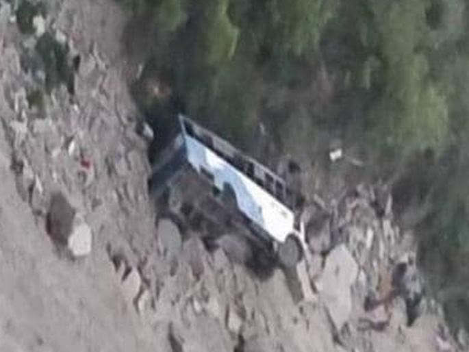 private bus fell into a gorge at panchpulla near banikhet himachal pradesh | हिमाचल प्रदेशमध्ये बस दरीत कोसळली, 12 जणांचा मृत्यू, अनेक जखमी