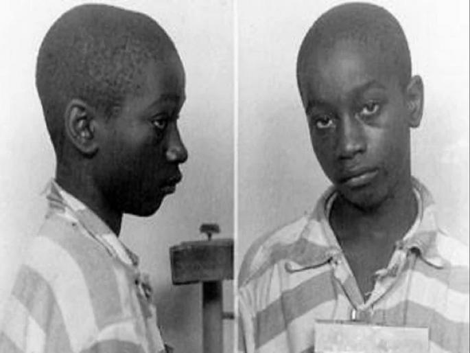14 years old boy George Stinney was sentenced to death in 1944 | १४ वर्षाच्या मुलाला दिली गेली होती मृत्यूदंडाची शिक्षा, ७० वर्षांनी त्याला निर्दोष ठरवले! 14 years old boy George Stinney was sentenced to death in 1944 | १४ वर्षाच्या मुलाला दिली गेली होती मृत्यूदंडाची शिक्षा, ७० वर्षांनी त्याला निर्दोष ठरवले!