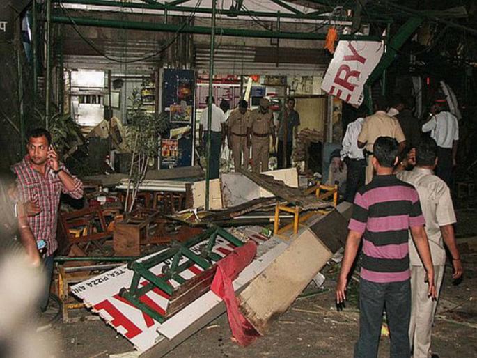 It was difficult for the accused to appear in the court due to security reasons | सुरक्षेच्या कारणास्तव आरोपीला हजर करणे होतेय अवघड; जर्मन बेकरी बॉम्बस्फोट प्रकरण It was difficult for the accused to appear in the court due to security reasons | सुरक्षेच्या कारणास्तव आरोपीला हजर करणे होतेय अवघड; जर्मन बेकरी बॉम्बस्फोट प्रकरण